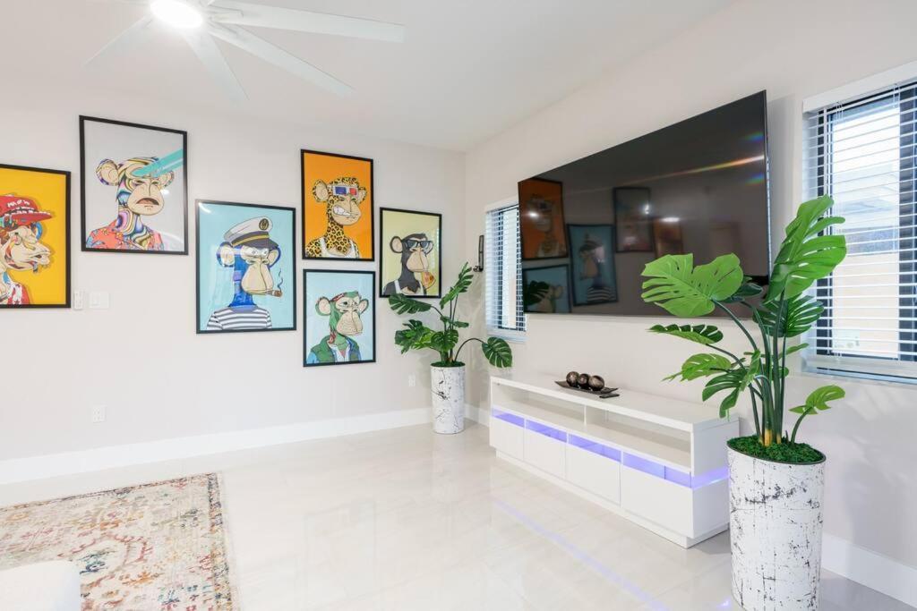New & Calle Ocho With Arcade! Apartamento Miami