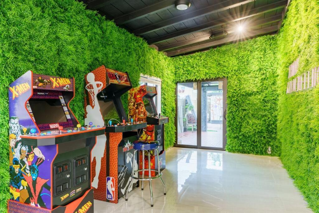 New & Calle Ocho With Arcade! Apartamento