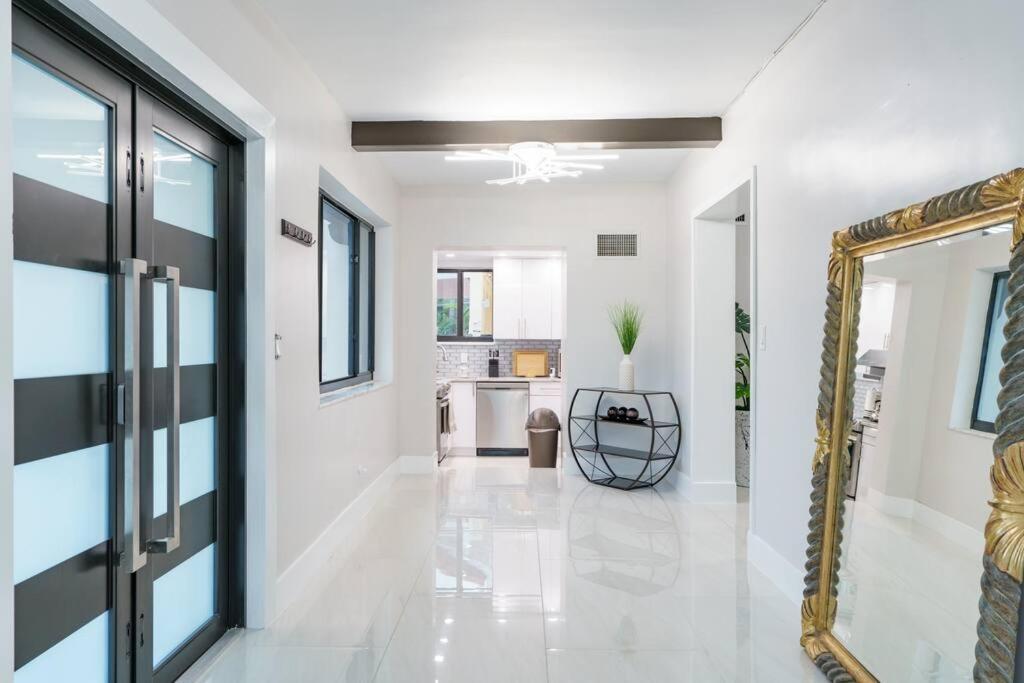 Apartamento New & Calle Ocho With Arcade!